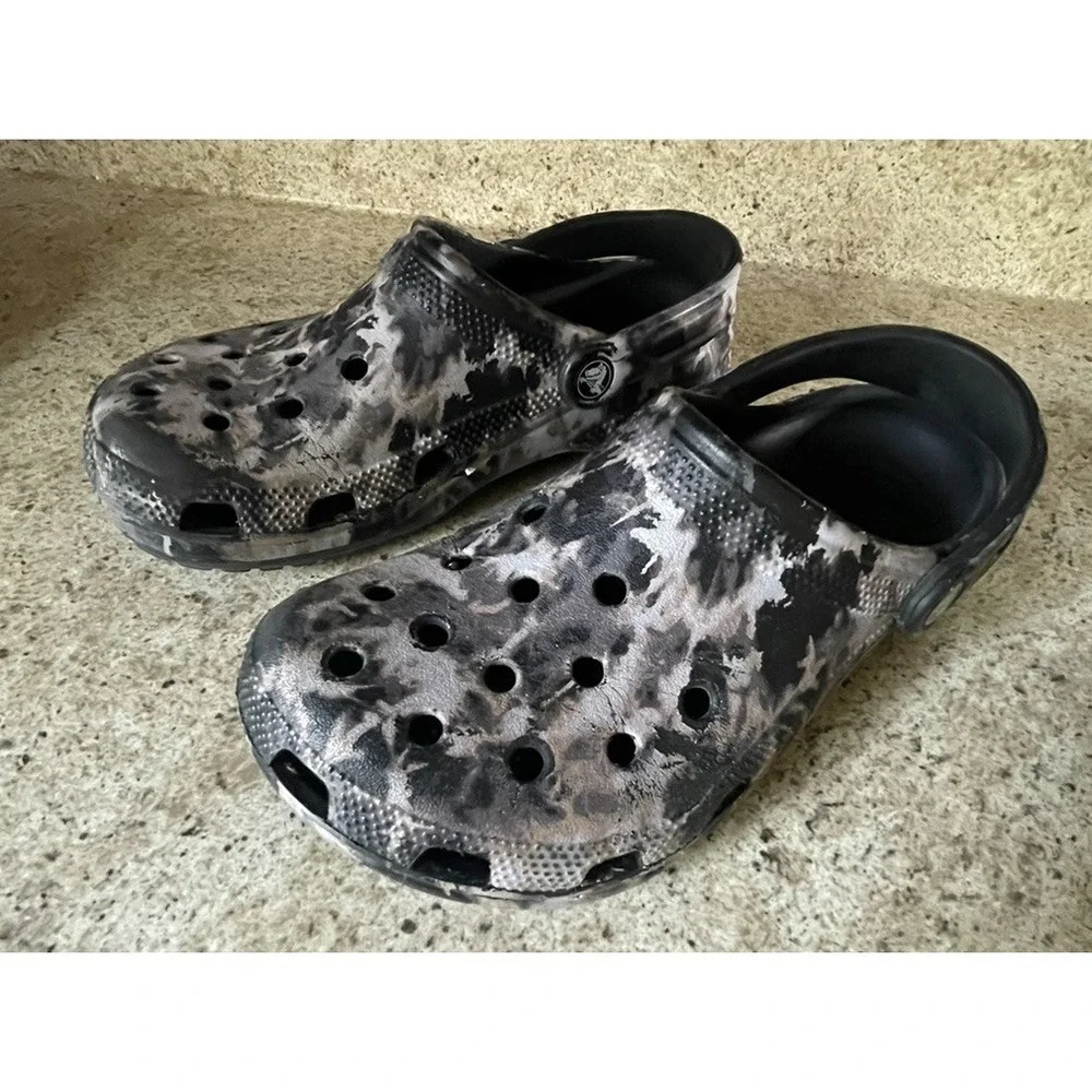Crocs Gray/Black/White Camo Slip-On Clog Sandals Women's 7 Men's 5